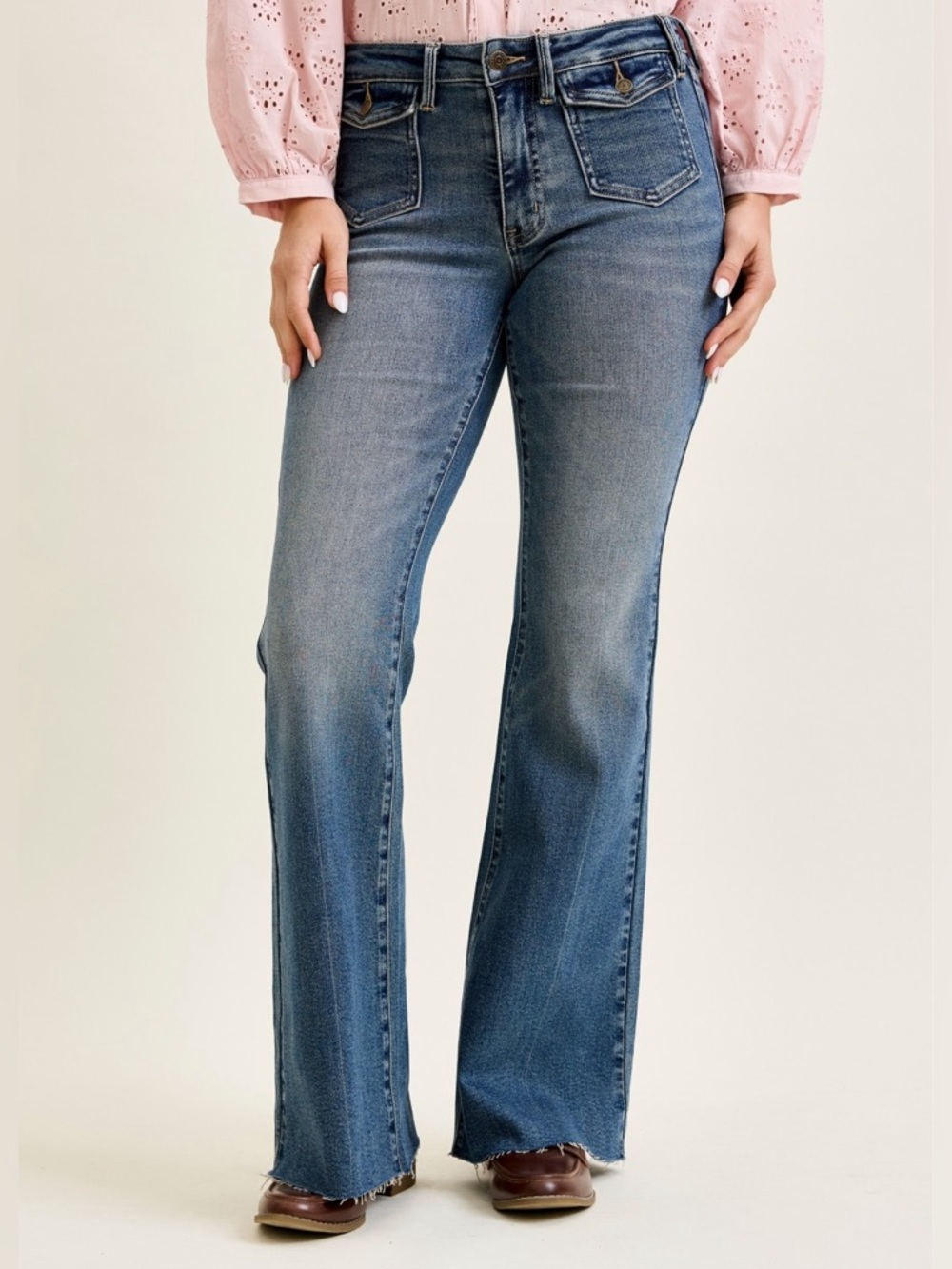 ❤️Hello Gorgeous! Judy Blue Mid Rise Flare Jeans with Front Flap Pockets